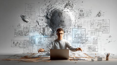 Desarrollador web trabajando en su ordenador portátil