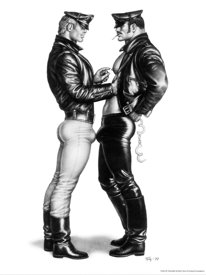 Ilustración de Tom of Finland: figura masculina de proporciones heroicas con uniforme tenso, trazo limpio y contraste radical